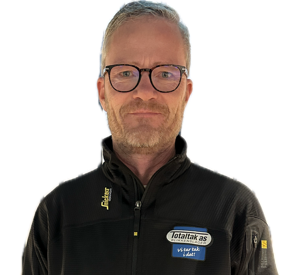 Taktekker reparerer et tak